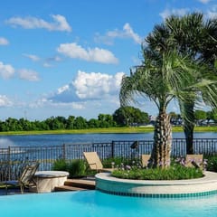 Luxury Fully Furnished Apartment by the Lake